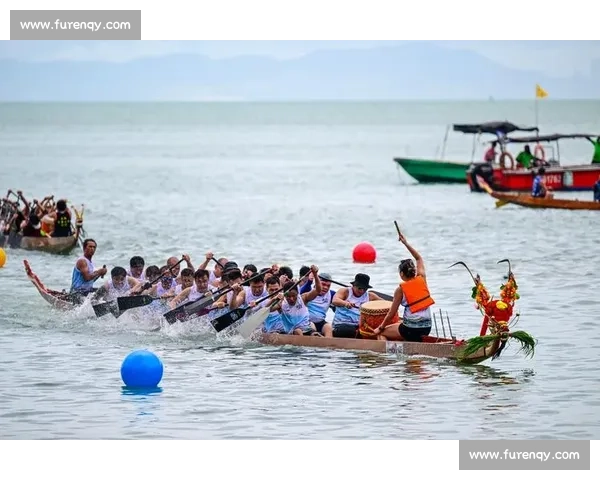 激烈竞逐与文化传承相融合 龙舟比赛掀起传统体育热潮 - 副本